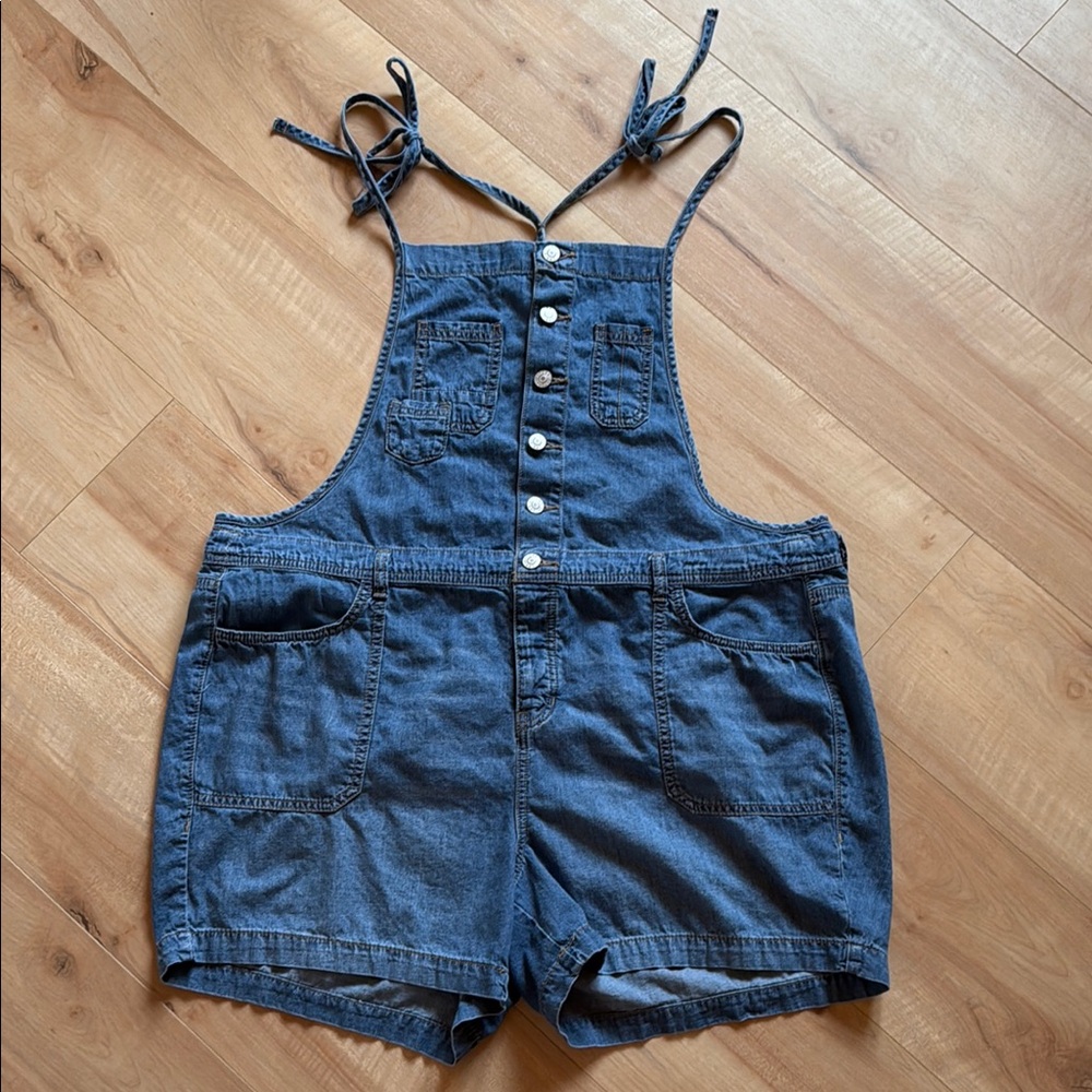 Torrid 5” Lightweight Denim Shortalls, size 16